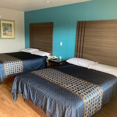 Relax Inn Bryan Bagian luar foto