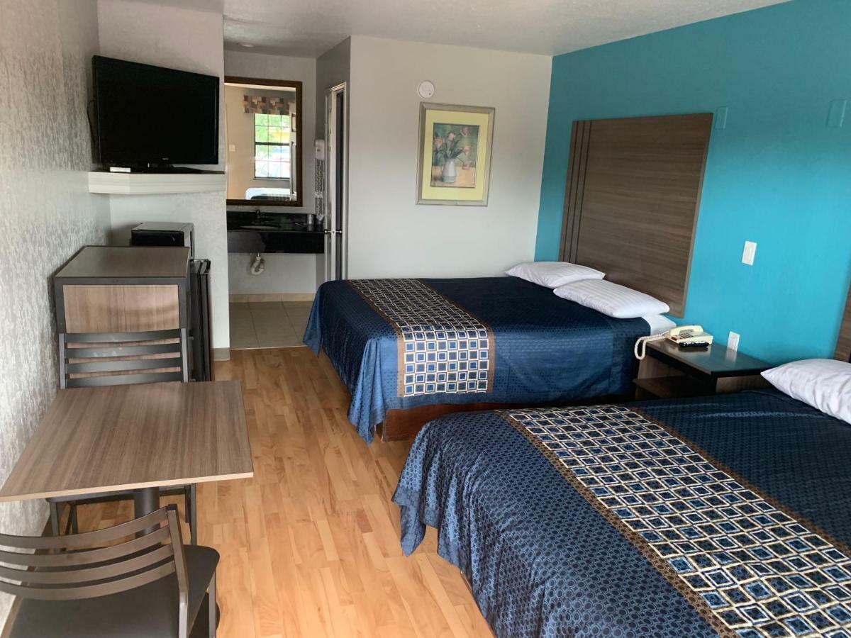 Relax Inn Bryan Bagian luar foto